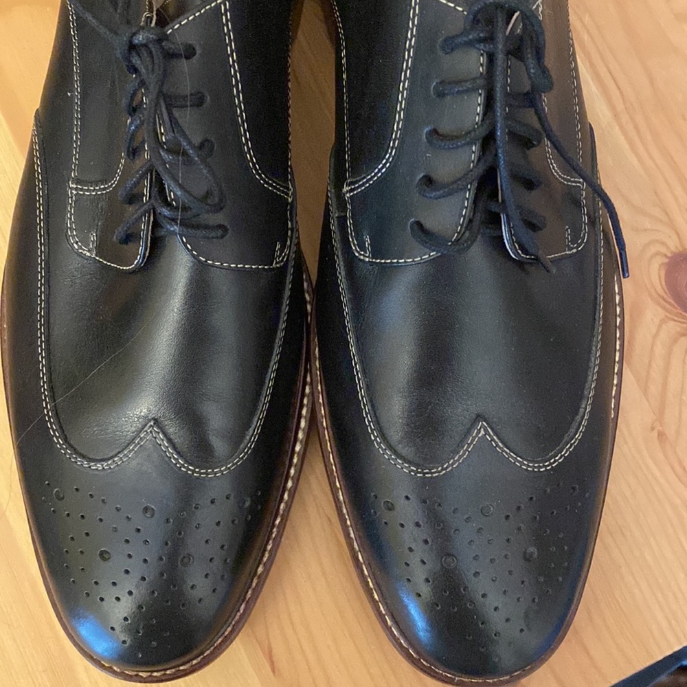 Mens Banana Republic Wingtips - Picture 2 of 3